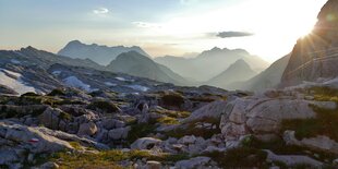 Ausblick auf eine Hochebene im Gebirge