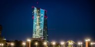 EZB-Gebäude bei Nacht