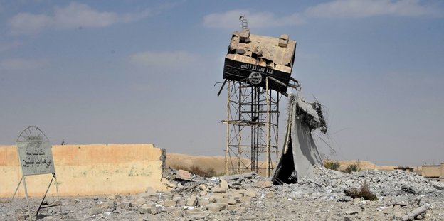 Ein Gebäude des IS, es sieht aus, als würde es bald einstürzen