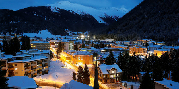 Das eingeschneite Davos in den Alpen