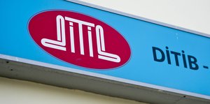 Der Schriftzug "Ditib" auf einem Schild