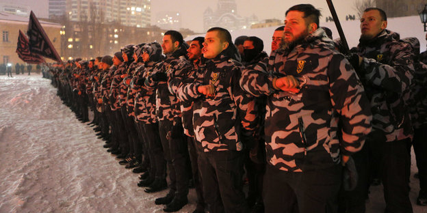 Einheiten der rechtsradikalen "Nationalen Bürgerwehr" am 28. Januar 2018 in Kiew