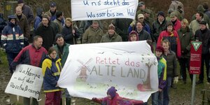 Protest gegen die Zuschüttung des Mühlenberger Lochs