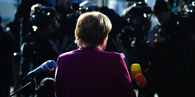 Bundeskanzlerin Angela Merkel spricht zu Journalisten