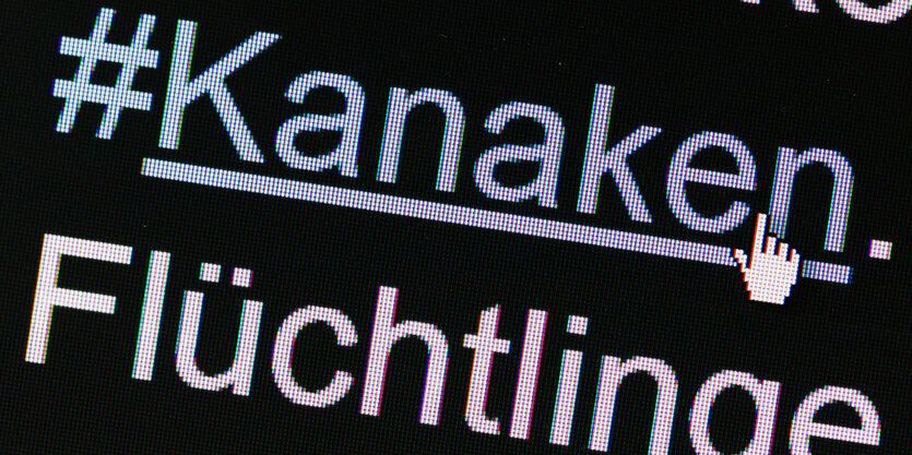 Zwei Wörter auf einem Computerbildschirm, nämlich: "#Kanaken" und "Flüchtlinge".