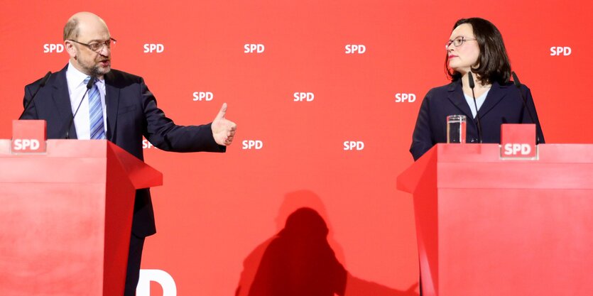 Martin Schulz zeigt auf Andrea Nahles