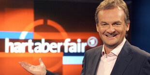 Moderator Frank Plasberg im Studio der ARD-Sendung Hart aber Fair