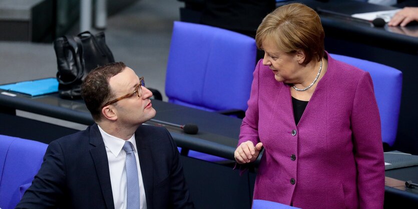 Jens Spahn und Angela Merkel im Gespräch