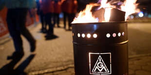 Feuertonne bei IG Metall-Streik