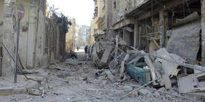 Durch Luftangriffe zerstörte Gebäude in Douma, einer Stadt in der belagerten Region Ost-Ghouta