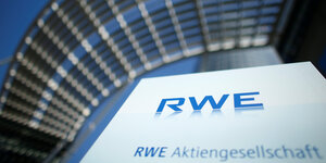 Das Firmenlogo von RWE in Essen