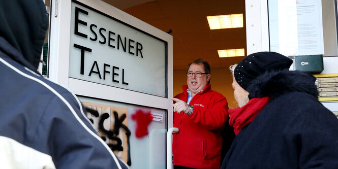 Die Betreiber der Essener Tafel öffnen ihre Tür