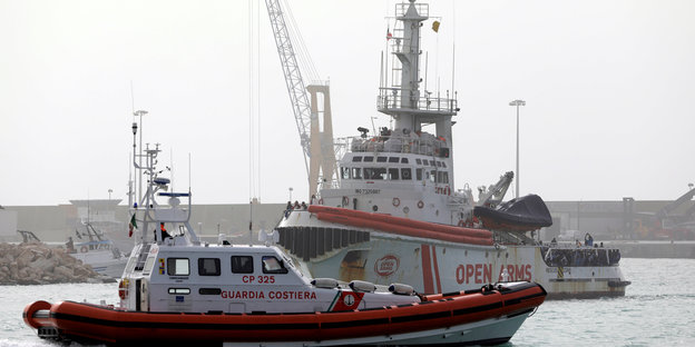 Das spanische Flüchtlingsrettungsschif „Open Arms“