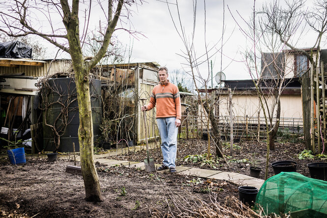 Michael Opitz in seinem Garten