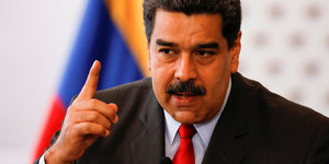 Präsident Nicolás Maduro erhebt den Zeigefinger