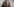 Eine junge Frau mit blonden Locken