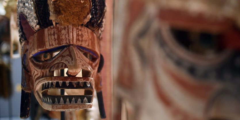 Maske aus Ozeanien, ausgestellt im Ethnologischen Museum