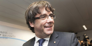Carles Puigdemont lacht