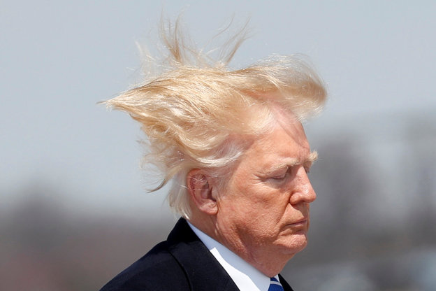 Donald Trump mit wehendem Haar