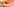 Aus einer Tube quillt Sonnencreme hervor