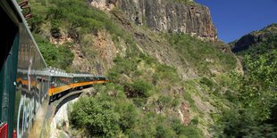 Mit dem Zug durch die Kupferschlucht