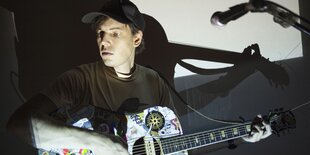 Jeffrey Lewis an der Gitarre