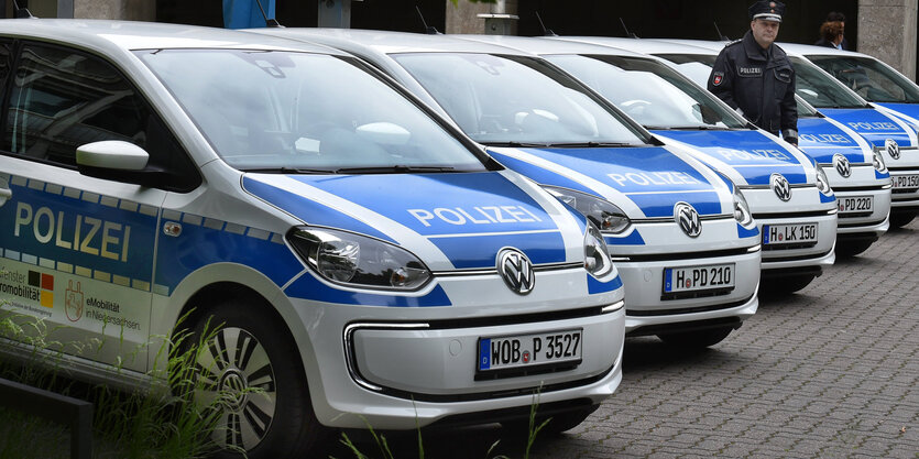 Viele Polizeiautos