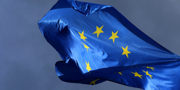 Eine wehende Europa-Fahne