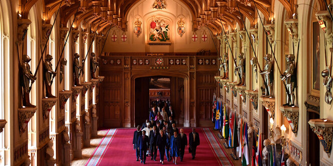 Eine Gruppe von Leuten in Windsor Castle