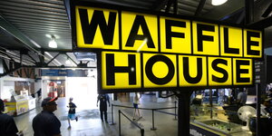 Schild des Restaurants Waffle House