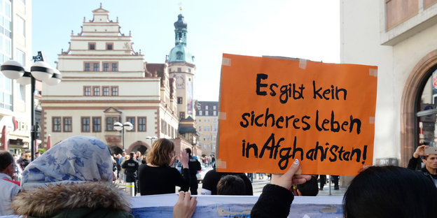 Teilnehmer einer Protestaktion gege Abschiebungen in Leipzig
