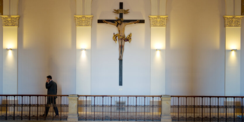 Ein Kreuz im Bayerischen Landtag