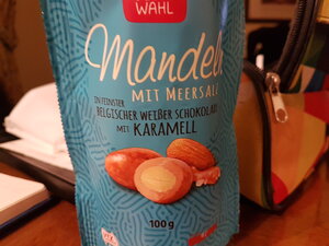 Eine Tüte Mandel Eine Tüte Mandel