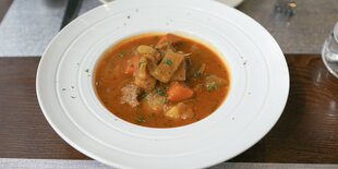 Ein Teller Suppe