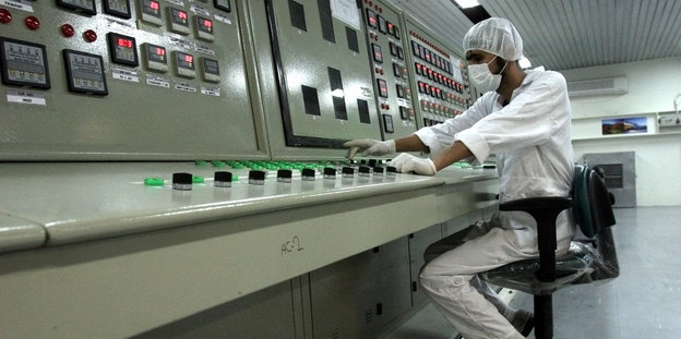 Ein iranischer Ingenieur arbeitet in der Uranverarbeitungsanlage in Isfahan
