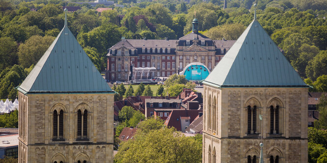 Blick auf den Dom zu Münster und das Schloss