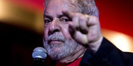 Brasiliens ehemaliger Präsident Luiz Inácio Lula da Silva spricht bei einem Treffen mit Unterstützern