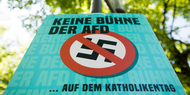 Plakat die der Aufschrift "Keine Bühne der AfD" in Münster