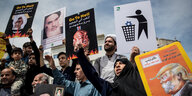 Iraner demonstrieren gegen Trump