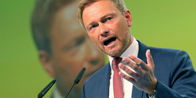 Christian Lindner redet und gestikuliert