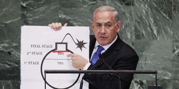 Der israelische Premierminister Benjamin Netanju zeigt eine Ilustration zum iranischen Atomprogramm.