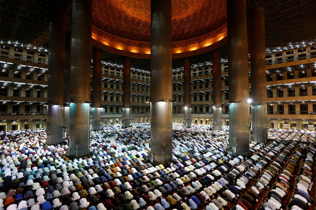 Muslime beten in einem Moschee