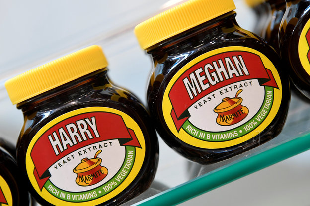 Zwei Marmite-Gläser, auf denen "Harry" und "Meghan" steht
