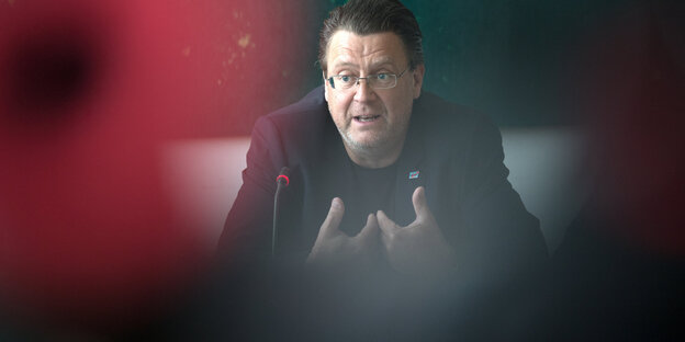 Stephan Brandner, Justuziar der AfD-Bundestagsfraktion, nimmt an einer Pressekonferenz der Fraktion teil