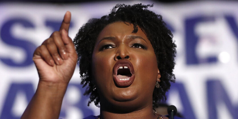 Stacey Abrams bei einer Rede