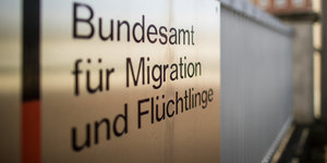 Schild "Bundesamt für Migration und Flüchtlinge"