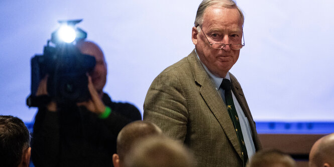 02.06.2018 Thüringen, Seebach: Alexander Gauland (AFD), Fraktionsvorsitzender im Deutschen Bundestag, steht bei der Begrüßung auf dem Bundeskongress der Jungen Alternative (JA) für Deutschland.