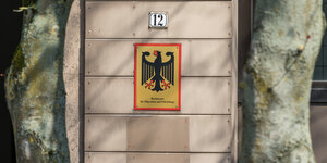 Schild "Bundesamt für Migration und Flüchtlinge"