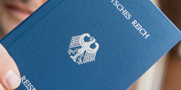 Ein selbstentworfener Pass der Reichsbürger