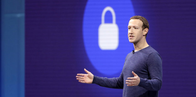 Facebook CEO Mark Zuckerberg steht vor einer Illsutration eines Schlosses